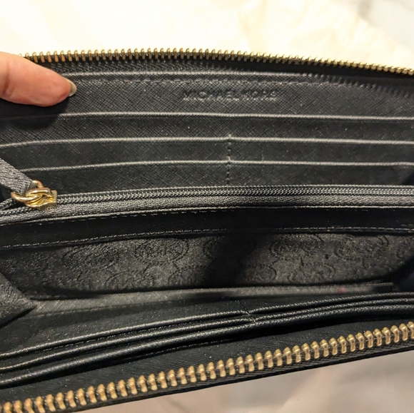 Michael Kors black wallet - Picture 6 of 9